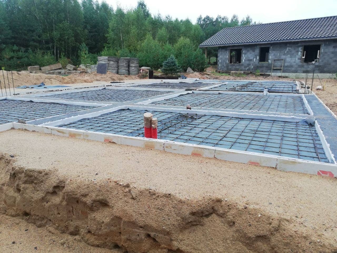 Сравнение монолитного, ленточного и свайного фундамента