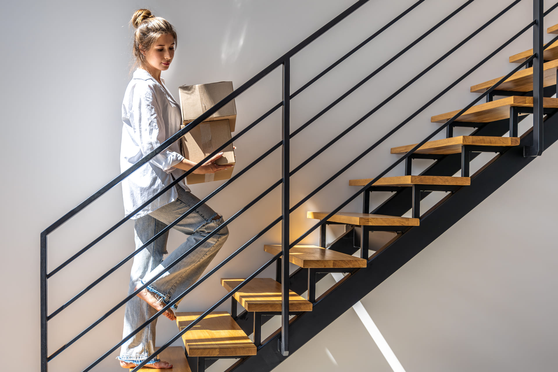 Частая ошибка при строительстве дома — узкая и крутая лестница